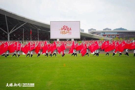 外国趴着打光屁股打红的网站