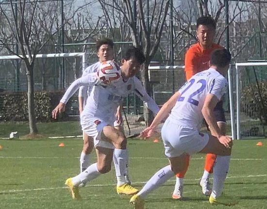 握住张秘书的双乳爽